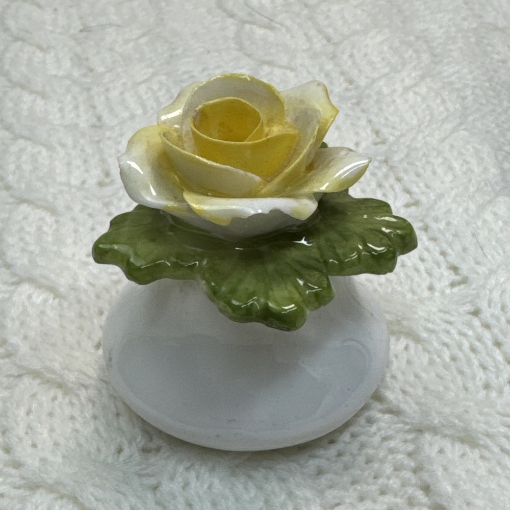 VTG  1.5" AYNSLEY England Bone China Yellow Rose‎ Salt Shaker ONLY Capodimonte